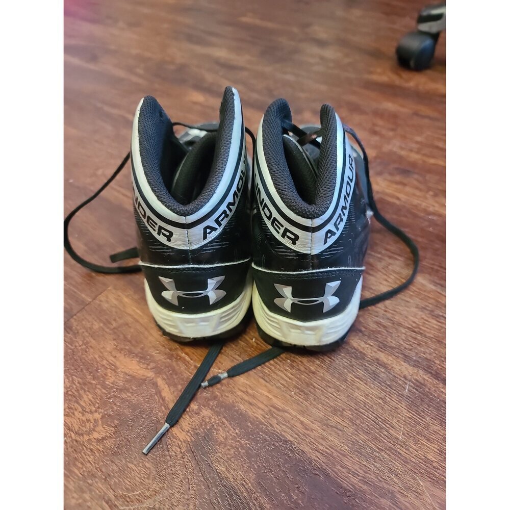 Boys Under Armour Cleats size 5Y - Picture 3 of 5